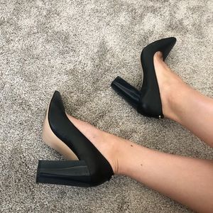 Classic pointed toe pump with block heel